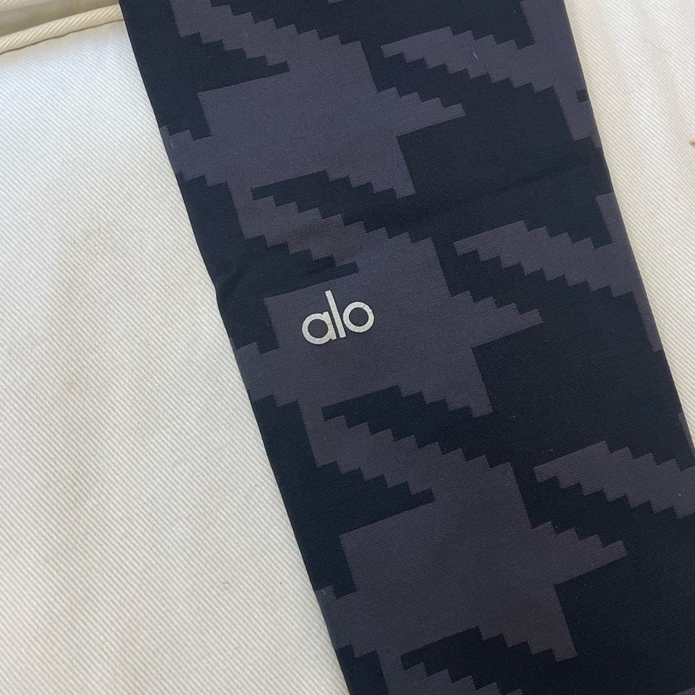Alo Yoga Houndstooth Print Airbrush Leggings Size S - Picture 7 of 8